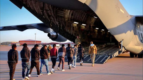Juez frena medida de Trump para deportar migrantes a terceros países