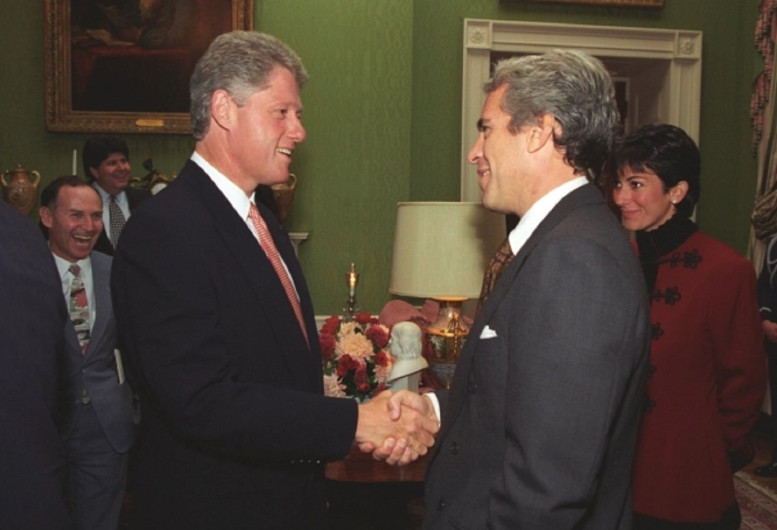 Bill Clinton niega haber sabido de los delitos de Jeffrey Epstein