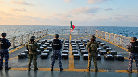 Secretaría de Marina asegura dos toneladas de presunta cocaína