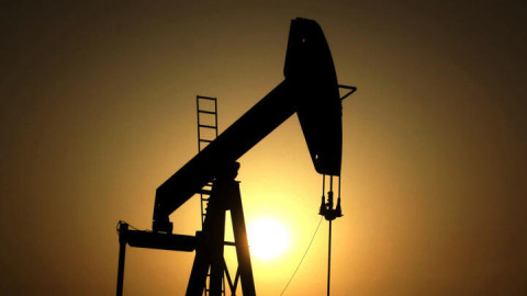 Conflicto en Medio Oriente dispara precios del petróleo y gas; Sube el 20%