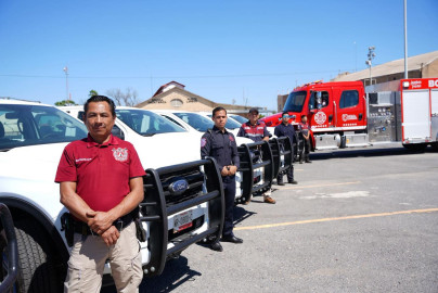 Entrega alcaldesa Carmen Lilia Canturosas 20 unidades y una apagadora nueva a  Protección Civil y Bomberos