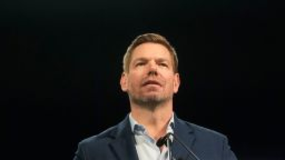 Renuncia Eric Swalwell al Congreso de EU tras denuncias de conducta sexual indebida