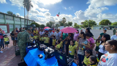 Visitan alumnos el 29° Regimiento de Caballería Motorizado