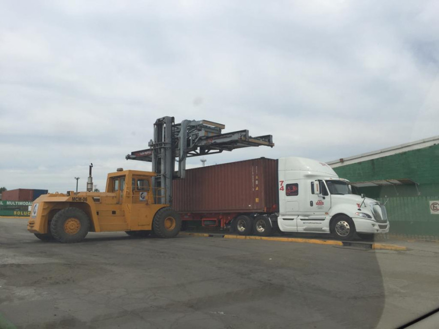 Proponen carrera técnica para operadores de tractocamiones