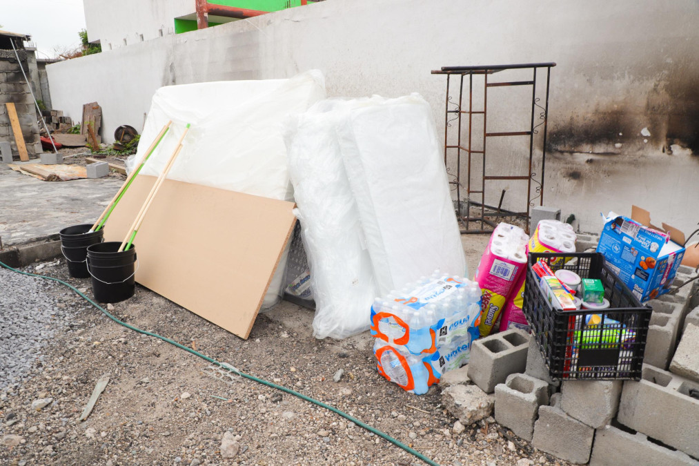 Brinda DIF-Reynosa apoyo a familia afectada por incendio en la colonia Vamos Tamaulipas