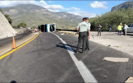 Fallecen al menos 18 migrantes en accidente carretero en Oaxaca