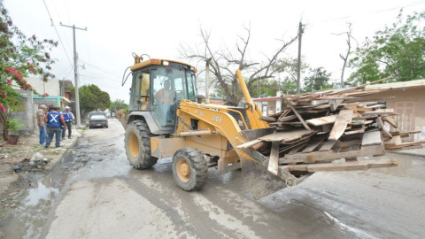 Continúan labores de descacharrización y reparación de alumbrado público