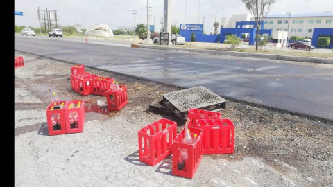 Se queda sin frenos y le roban cajas de Coca-Cola