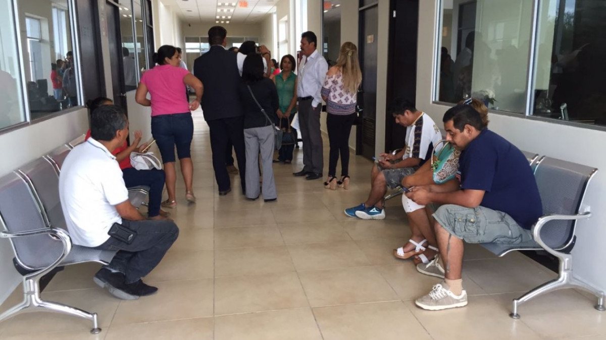 Solicitan padres de familia aires acondicionados