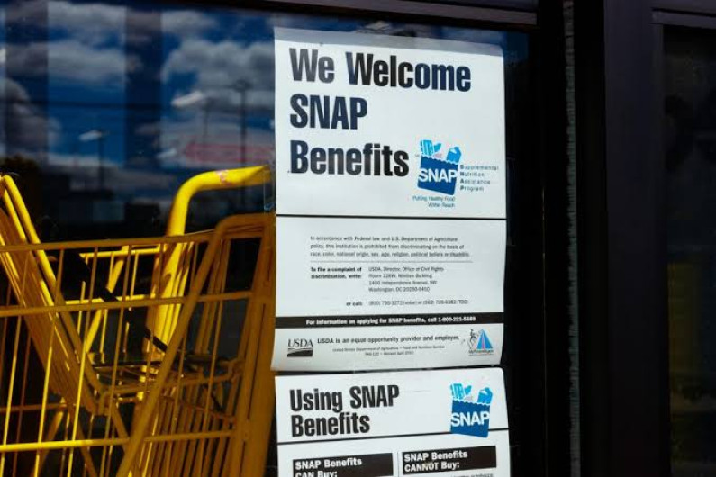 Beneficios de SNAP de emergencia extendidos hasta mayo