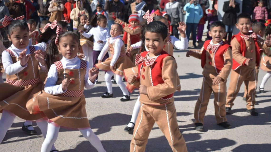 Exitoso Desfile Navideño en Santa Apolonia