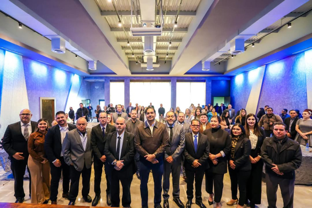 Tomó protesta Alcalde Carlos Peña Ortiz a directiva de restauranteros