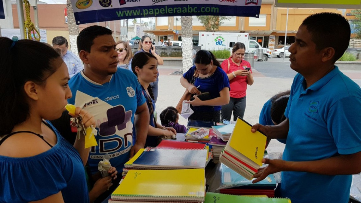 Maki apoya compra de útiles escolares con $1 millón