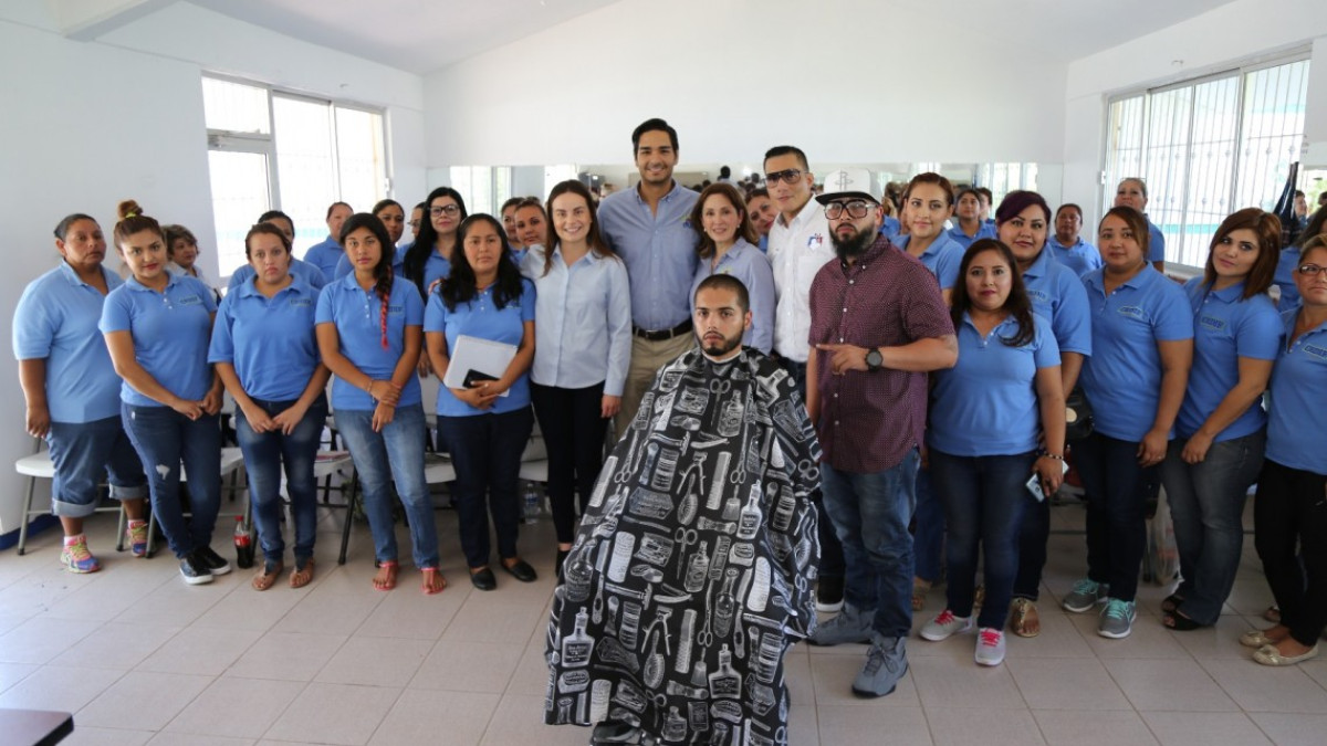 Mujeres son beneficiadas con talleres en CEDIF