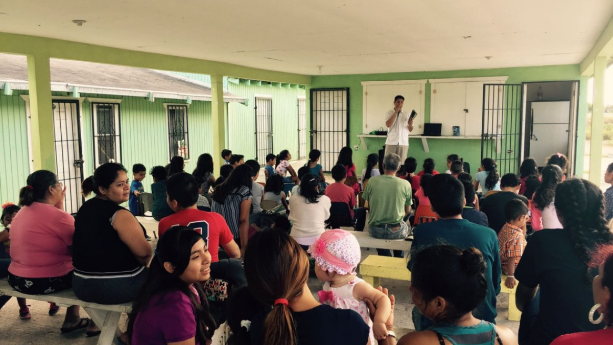 Niños de la colonia el Alto celebran su día
