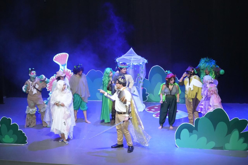  Despliegan estudiantes de la UAT su talento en obra teatral