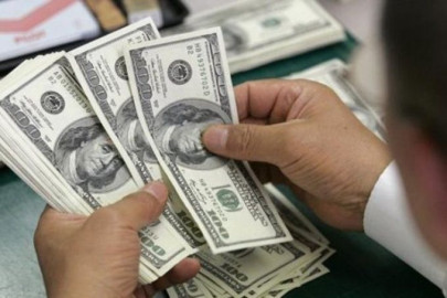 Dólar se vende en 18.15 pesos en casas de cambio 