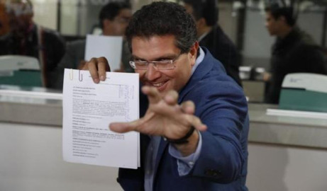 Ríos Piter rechaza revisar legalidad en sus firmas entregadas al INE
