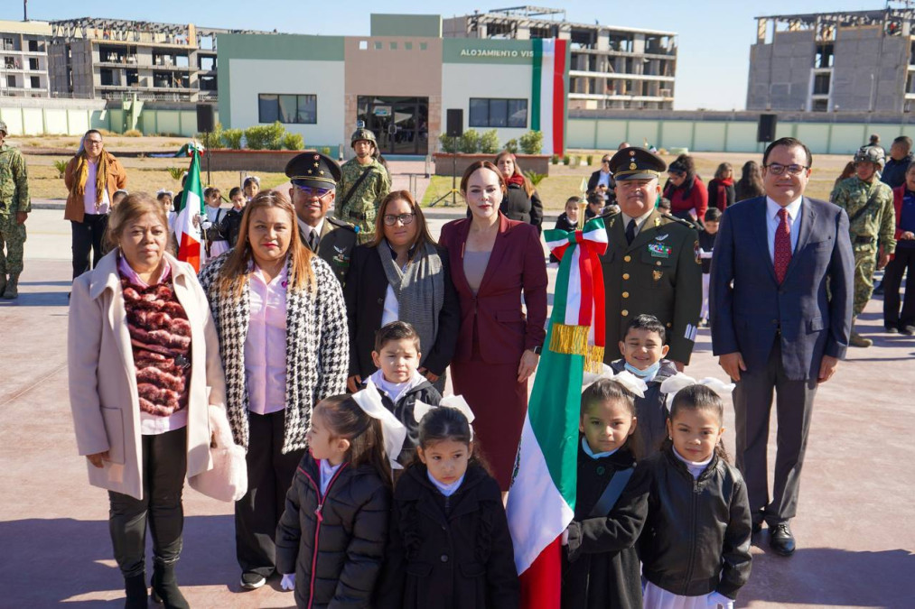 Abanderan a escoltas de sistema DIF; fomentan valores cívicos en pequeños de preescolar