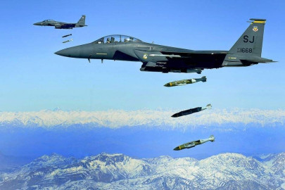 Fallece líder talibán en Afganistán tras bombardeo de EU