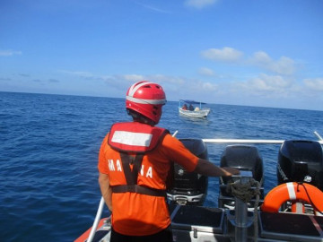 Rescatan a 5 pescadores que naufragaban