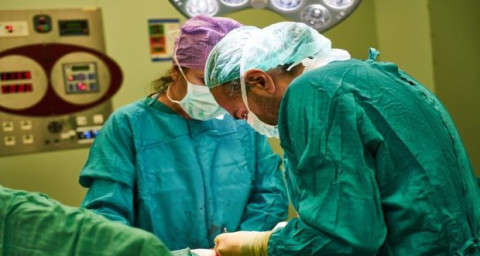 Las alcoholizan, drogan y ahora están en coma