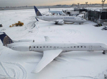 Azotan fuertes nevadas a Europa; cientos de vuelos cancelados