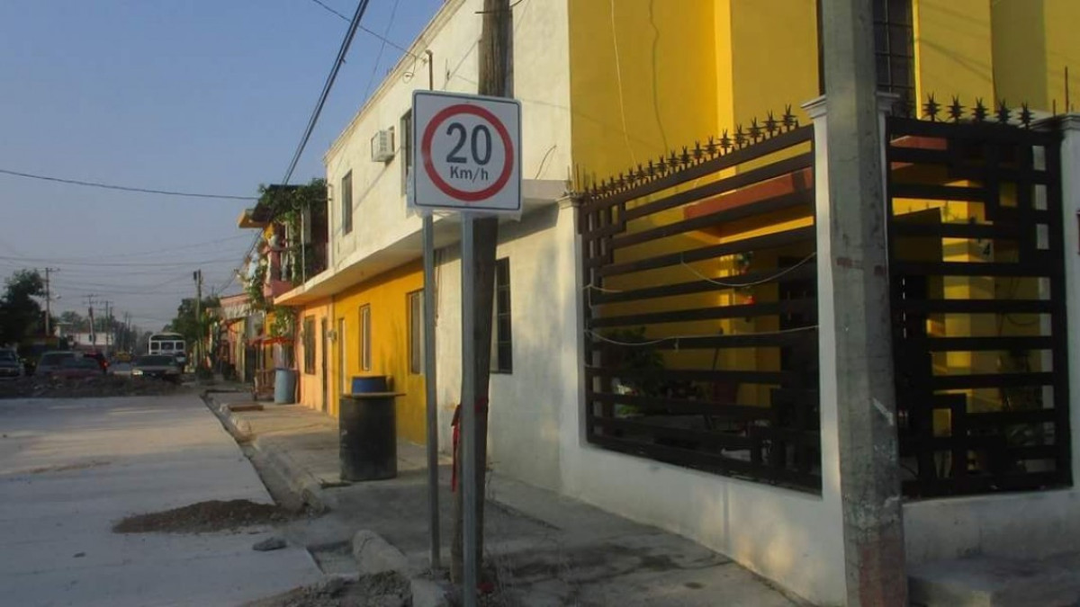 Utilizan pavimentación para nivelar banquetas