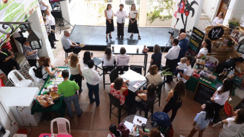 Alcaldesa apoya a empresarias tampiqueñas en el Lady Market Tampico