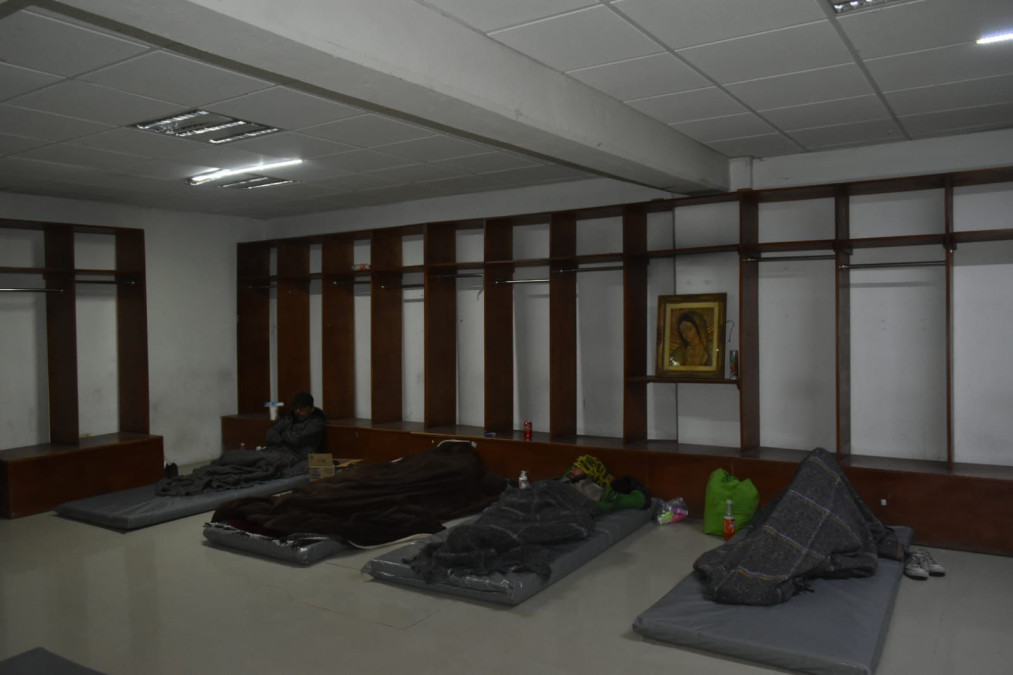 Reciben a las primeras personas en albergue temporal