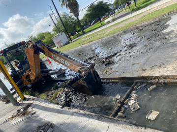 Implementa Alcalde Carlos Peña Ortiz trabajo de limpieza y desazolve