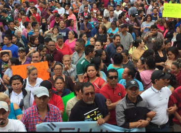 Inician obreros destitución de líderes sindicales