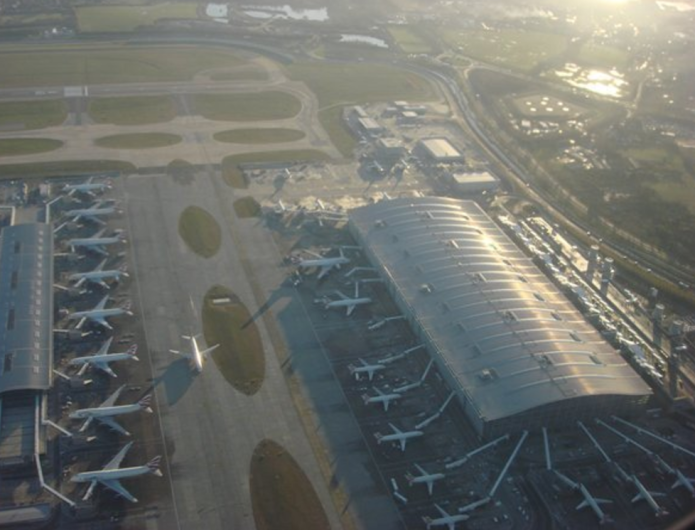 Aeropuerto de Heathrow en GB cancela 80 vuelos por mal tiempo