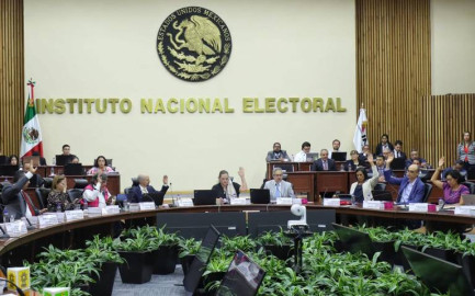 INE investigará espectaculares y propaganda de aspirantes a Presidencia