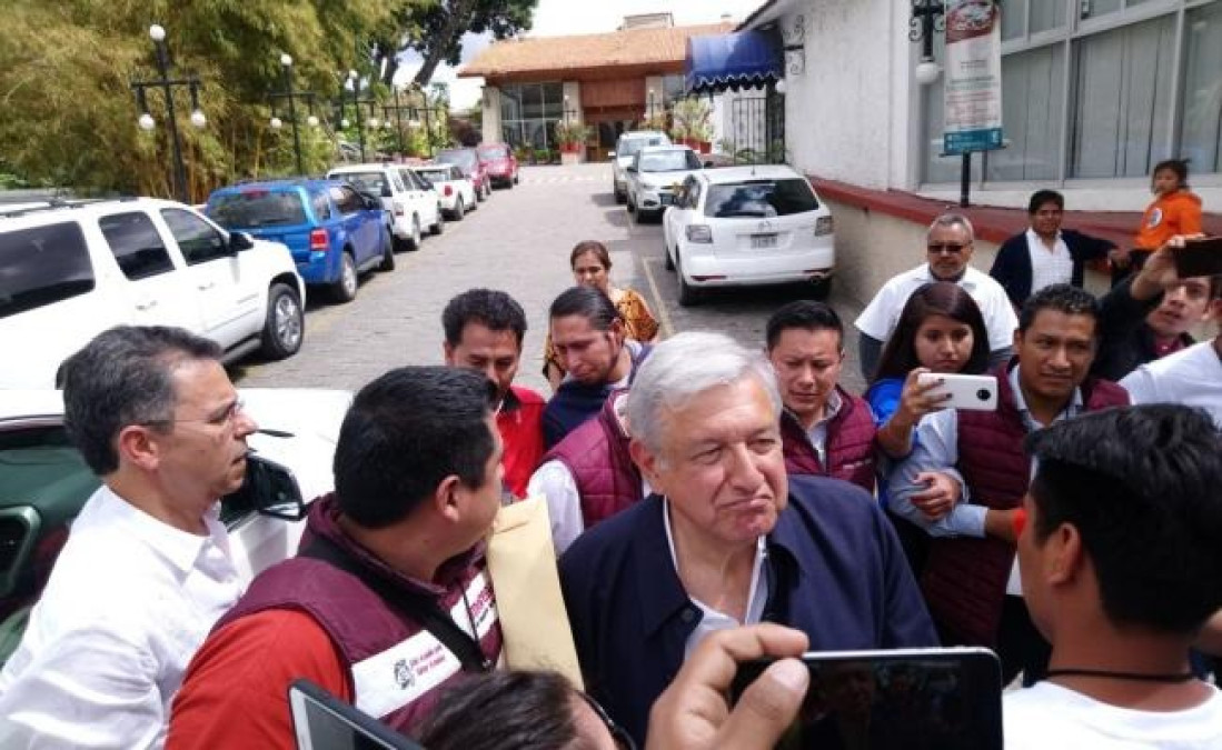 “En huelga de entrevistas”, AMLO