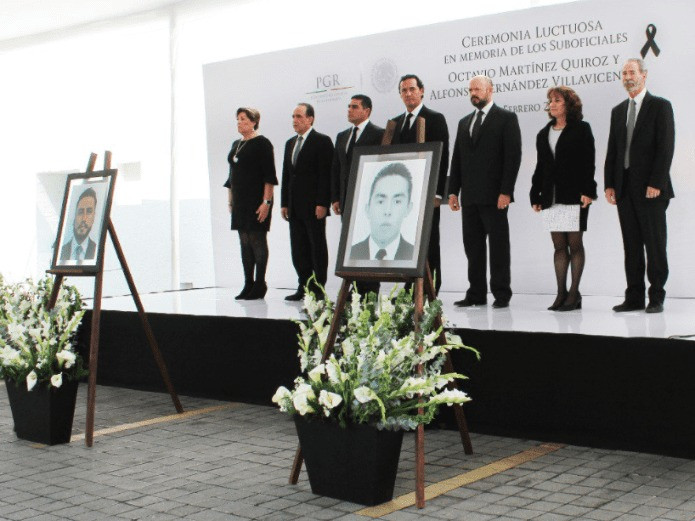 Rinden homenaje a agentes asesinados en Nayarit