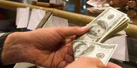 Dólar a la venta en el AICM en 17.56 pesos