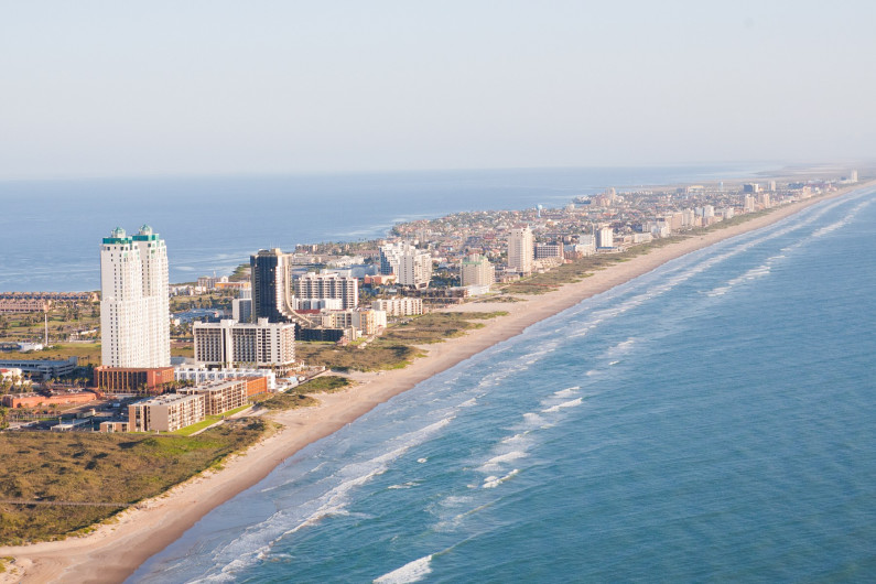 Por tormenta Cindy cierran acceso a cinco playas de la Isla del Padre