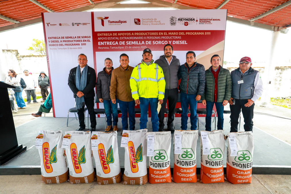Entregaron Alcalde Carlos Peña Ortiz y Eliseo Camacho Nieto, Subsecretario de Agricultura de Tamaulipas apoyos al campo