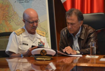 Entrega Yunes pruebas contra Javier Duarte