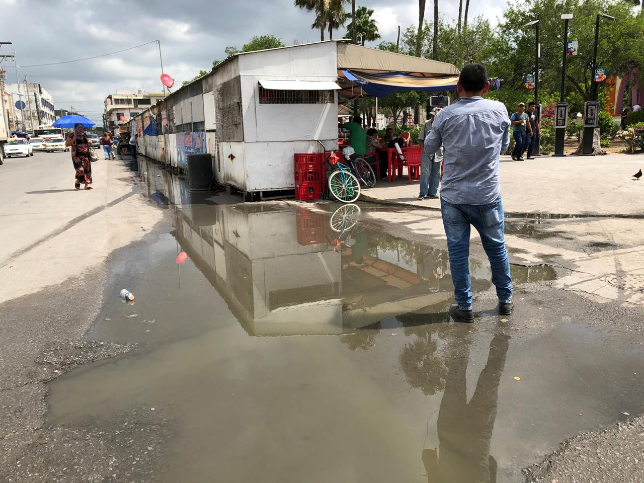 Desalojan a 17 locatarios de la plaza “Allende”