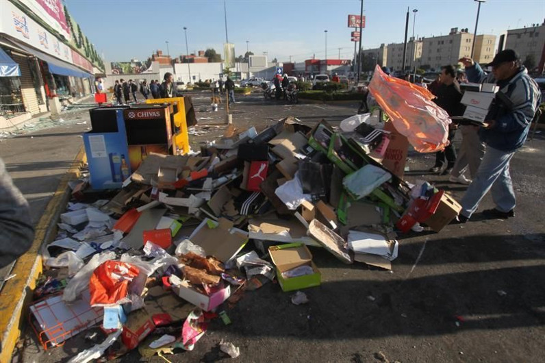 Eruviel Ávila se compromete con tiendas a prevenir y sancionar saqueos