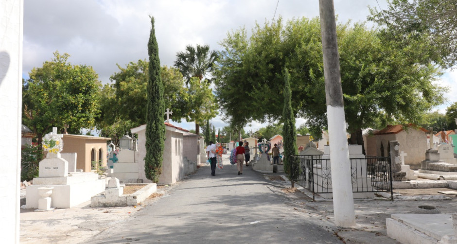 Listos panteones municipales para recibir a visitantes, en celebración de “Día de Muertos”