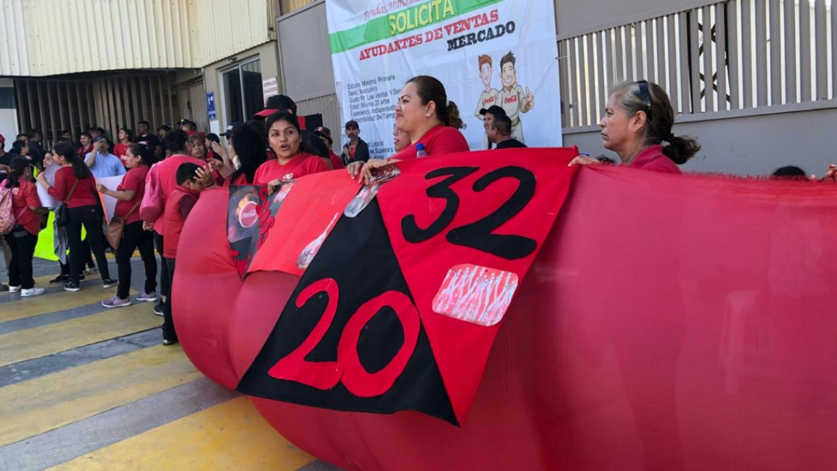 Estalla huelga en Coca Cola