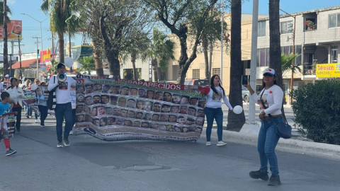 Familias marchan y encienden el Pino de la Esperanza por los desaparecidos
