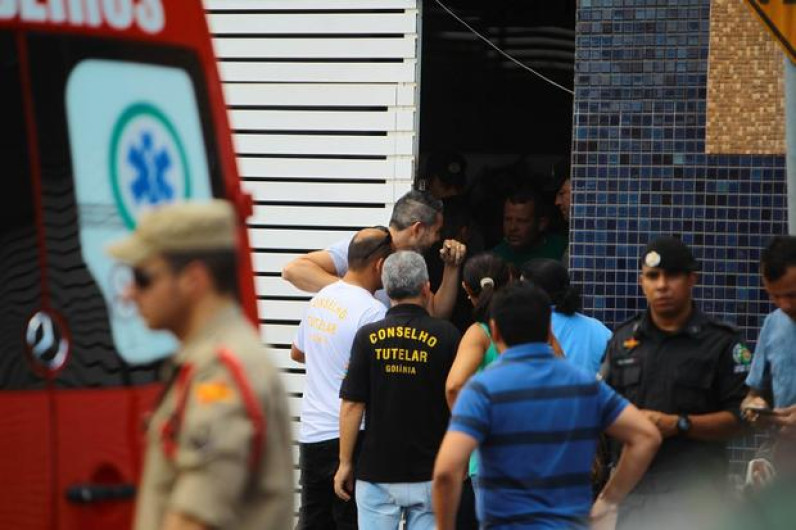 Estudiante mata a dos compañeros de salón de clases