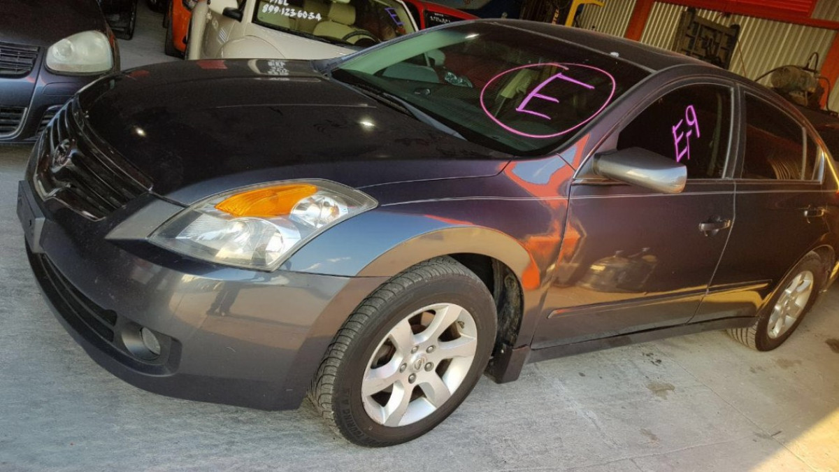 Realizan operativos contra venta de autos ilegales