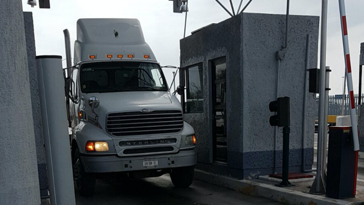 De forma parcial reanuda operaciones Puente Comercio Mundial