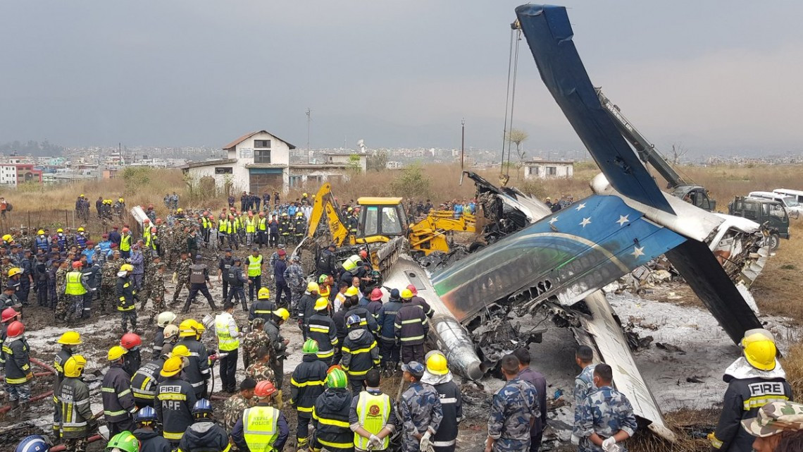 Al menos 49 muertos al estrellarse un avión durante su aterrizaje en Katmandú