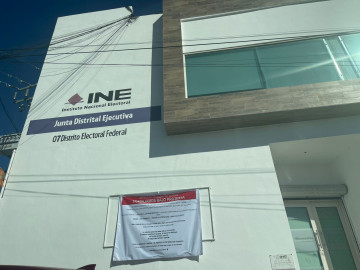 Trabajadores del INE protestan contra acoso laboral